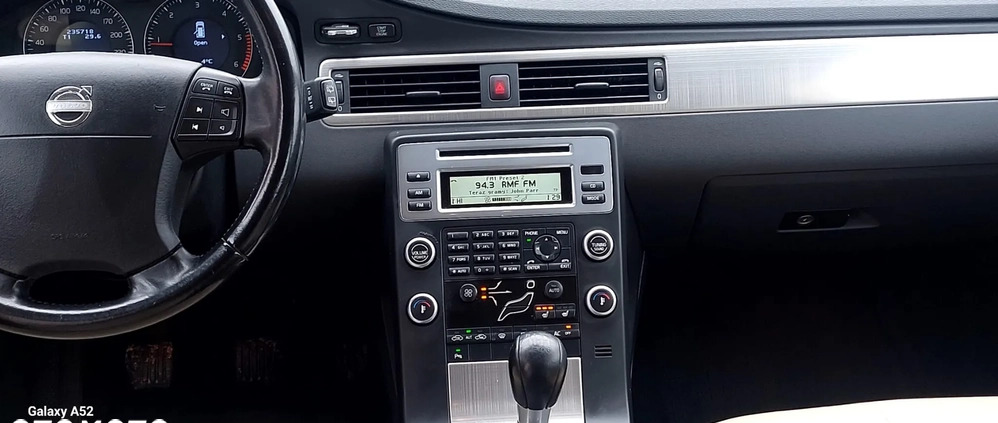 Volvo V70 cena 22900 przebieg: 235800, rok produkcji 2008 z Płońsk małe 436